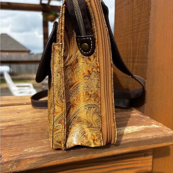GUC! Relic Vintage Paisley Leather Gold Crossbody Bag - Picture 12 of 14
